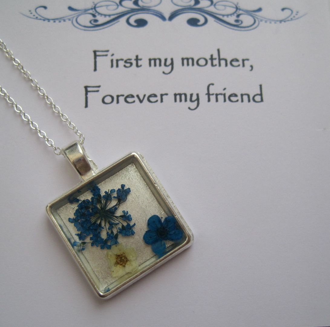 Memories Of Flowers - A Bright Blue And White Dried Flower Memory Necklace With A Message For Mum Mom Mother